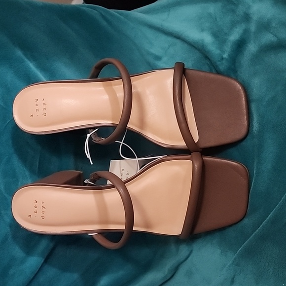 A New Day Rosewood/Cris Sandal NWT - Picture 2 of 4
